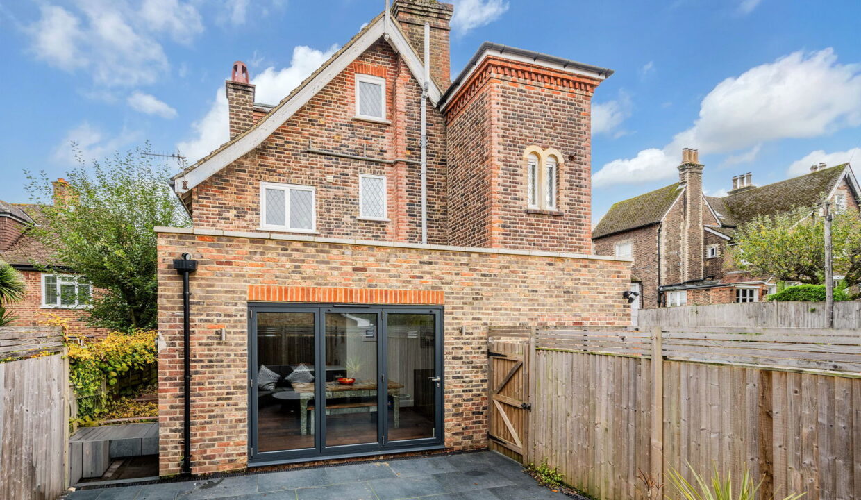 PARKGATE-ROAD_-18-_2__1762352913126