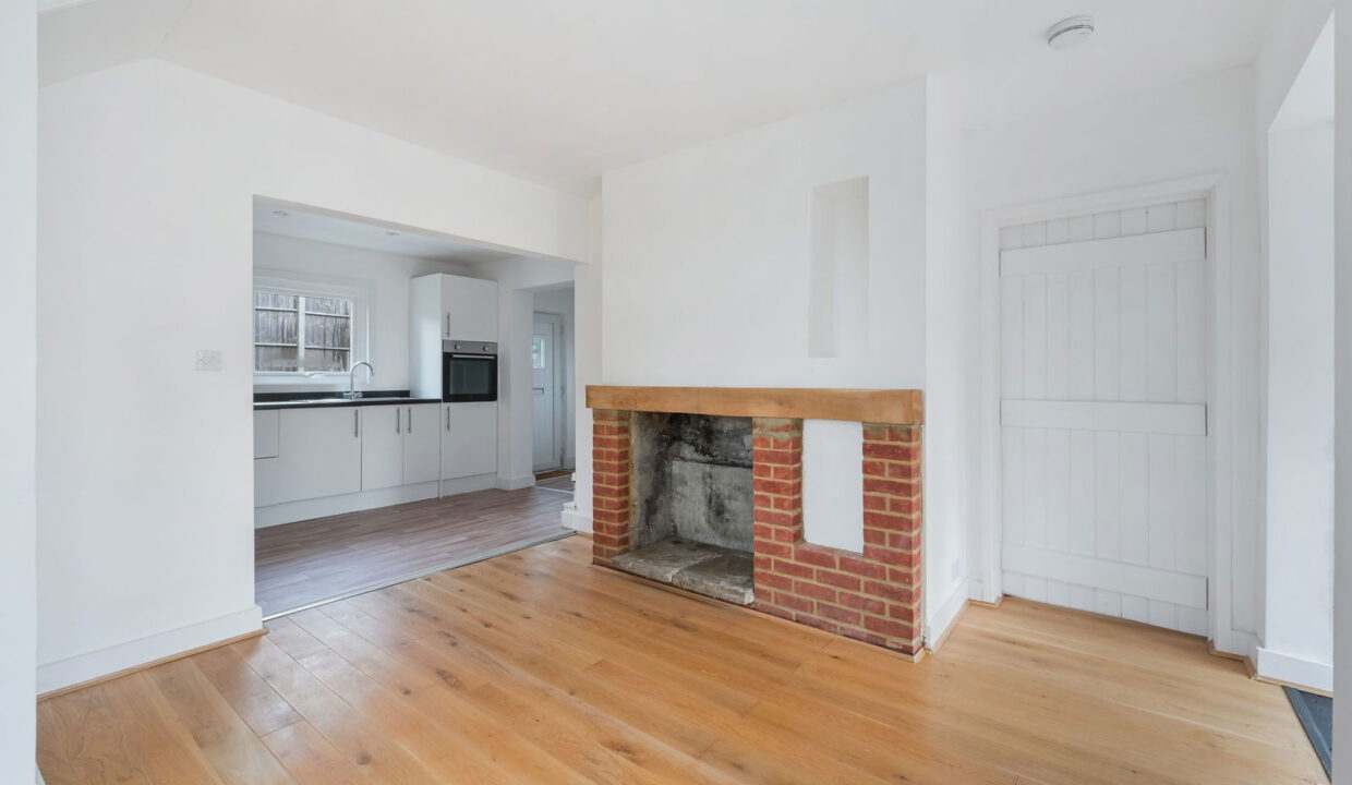 COOMBE-COTTAGES_-1-_15__1768910488164