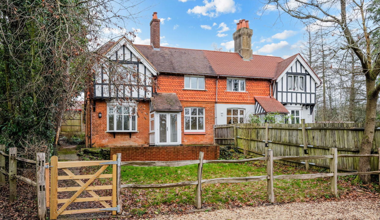 COOMBE-COTTAGES_-1-_1__1768910426982