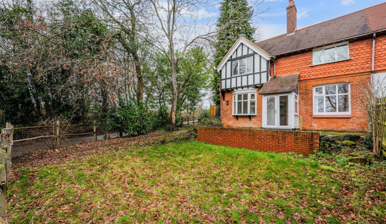 COOMBE-COTTAGES_-1-_2__1768910426966