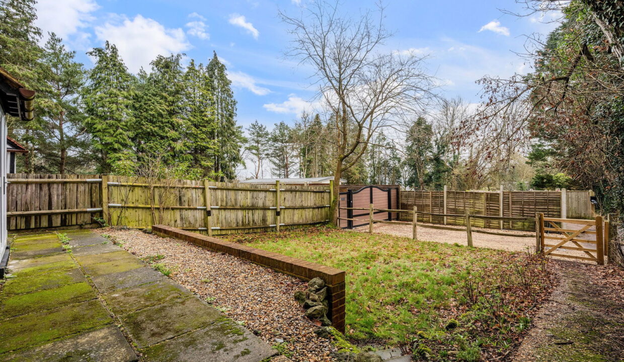 COOMBE-COTTAGES_-1-_3__1768910426979