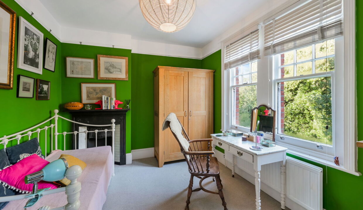 EDGMOUNT-_10__1765543439139