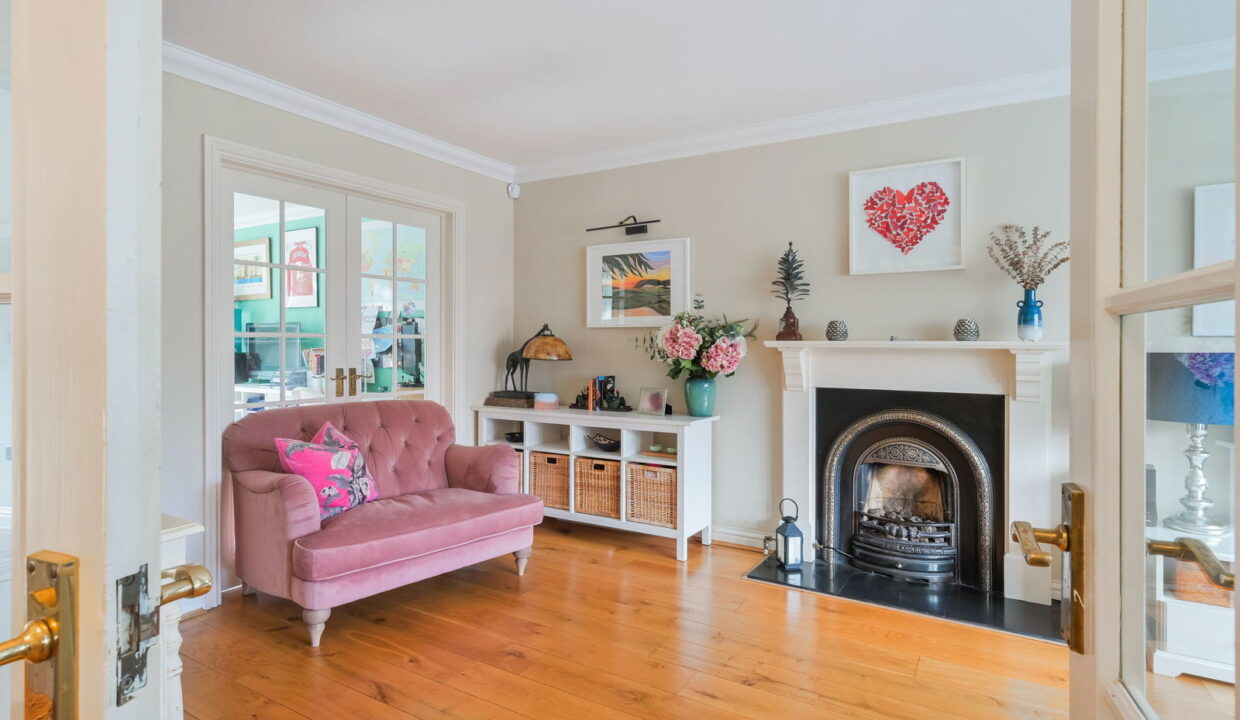 GRESHAMS-WAY_-4-_18__1763565741937