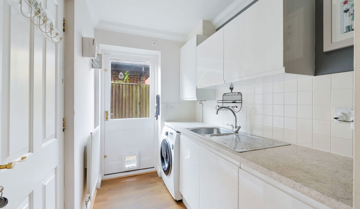 GRESHAMS-WAY_-4-_24__1763565741942