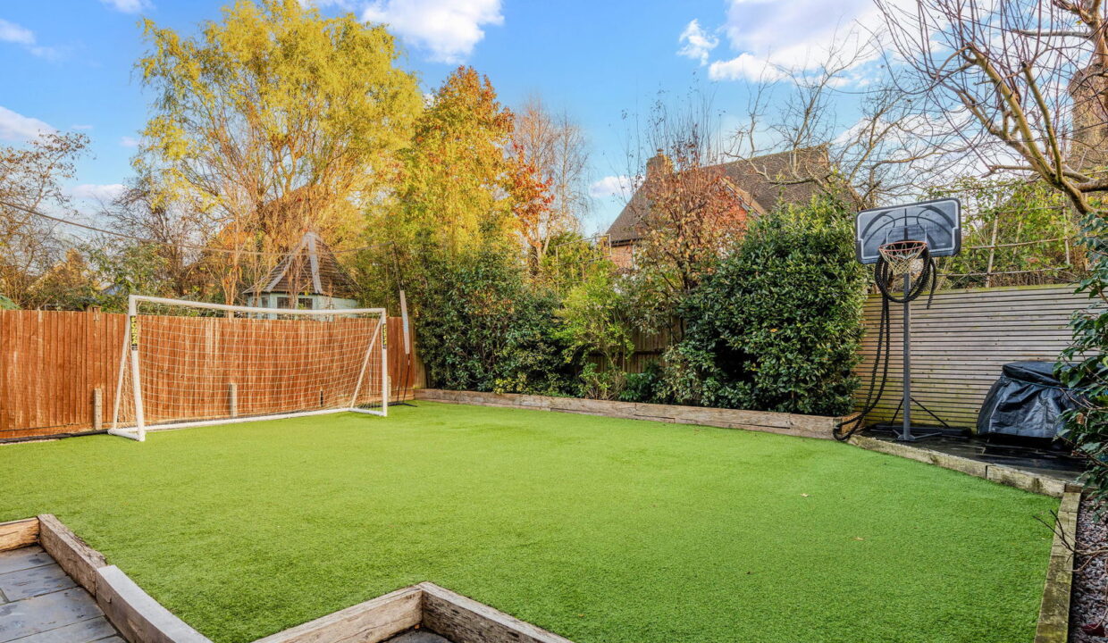 GRESHAMS-WAY_-4-_3__1763565713030