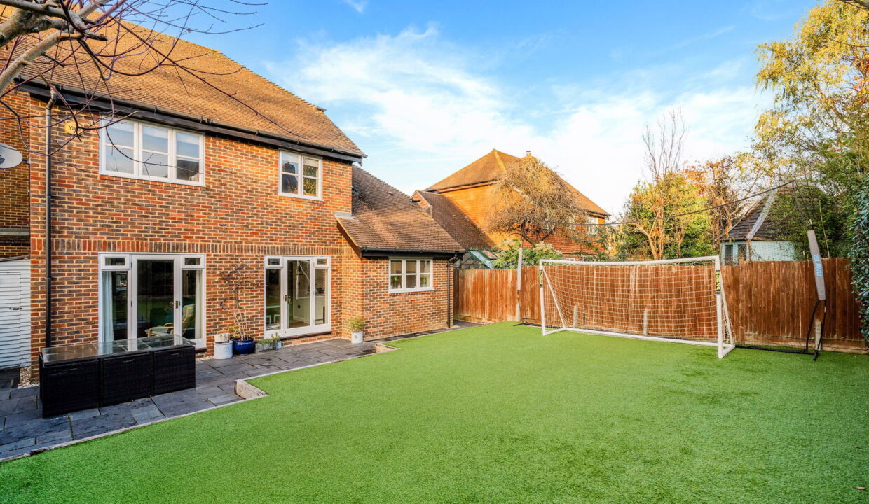 GRESHAMS-WAY_-4-_6__1763565713032