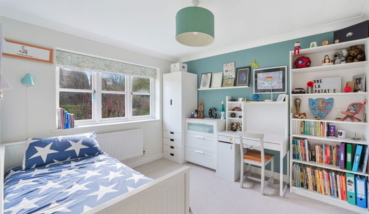 GRESHAMS-WAY_-4-_9__1763565713034