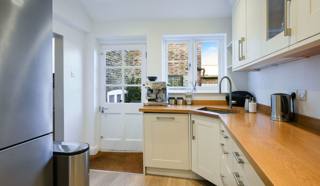 HIGH-STREET_-30-_12__1765542047489