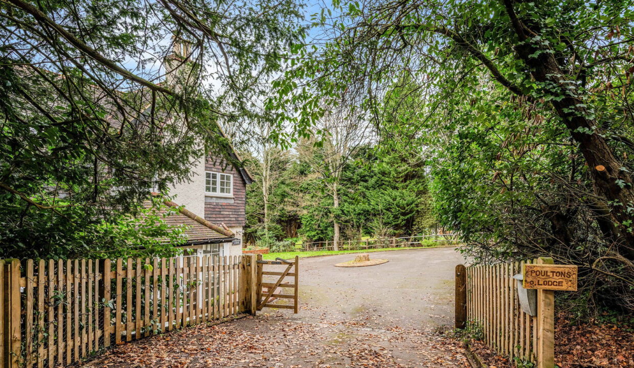 POULTON-LODGE-_2__1766142829984