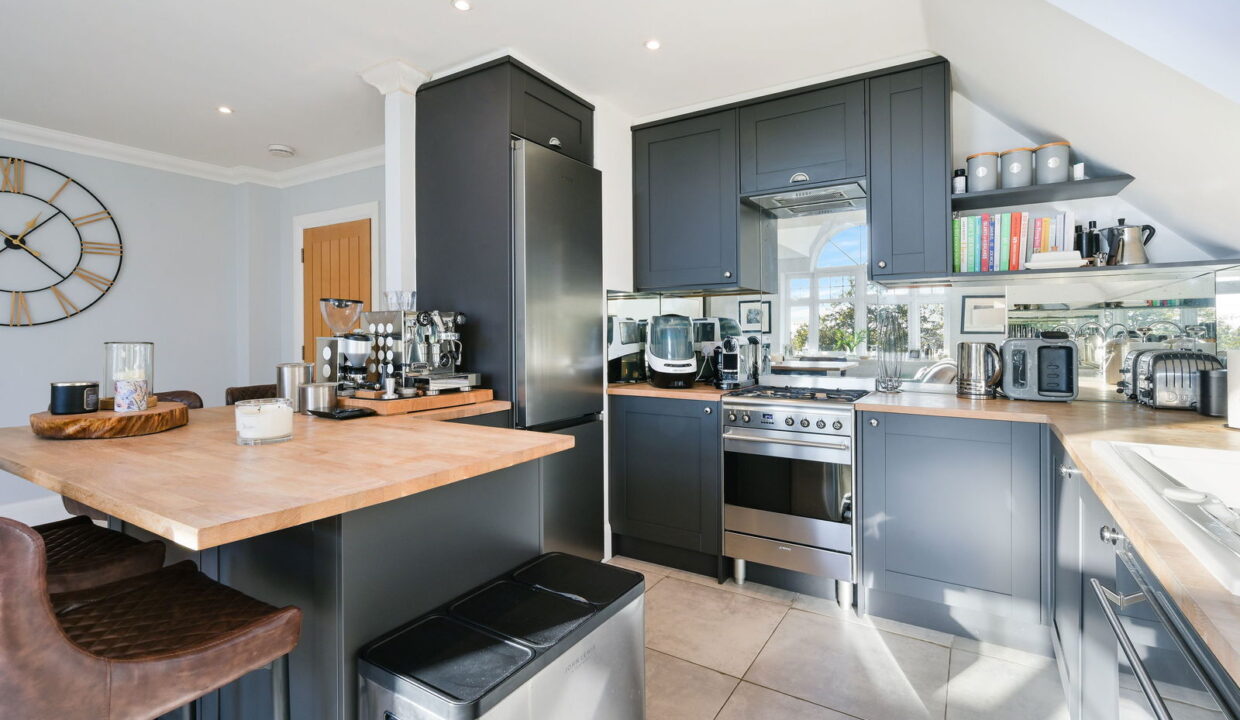 PRIORY-OAK_-FLAT-8-_10__1764322909160