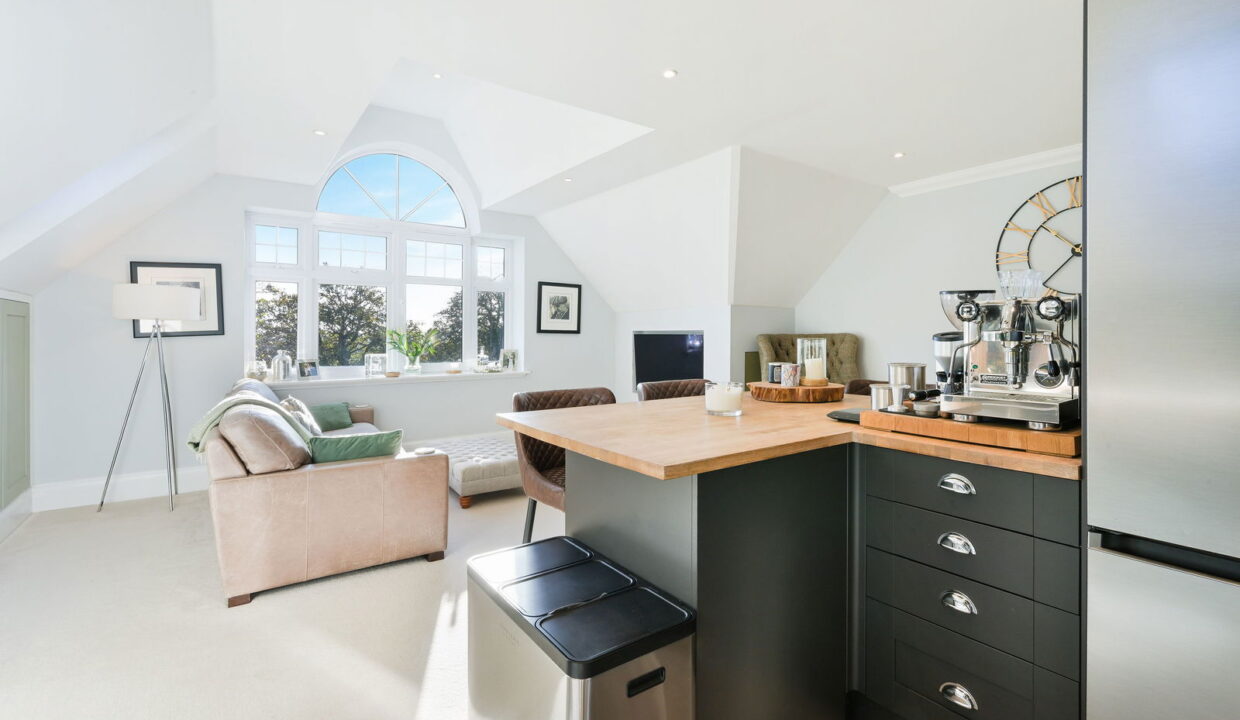 PRIORY-OAK_-FLAT-8-_11__1764322909154