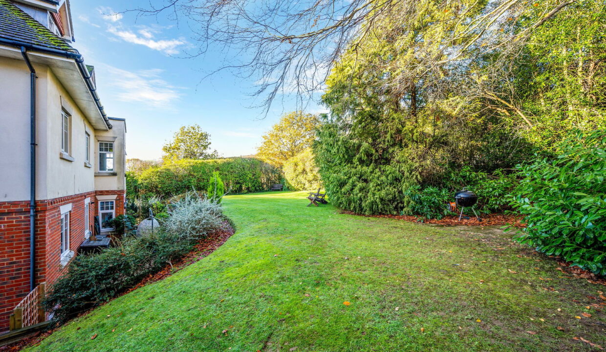 PRIORY-OAK_-FLAT-8-_13__1764322948493