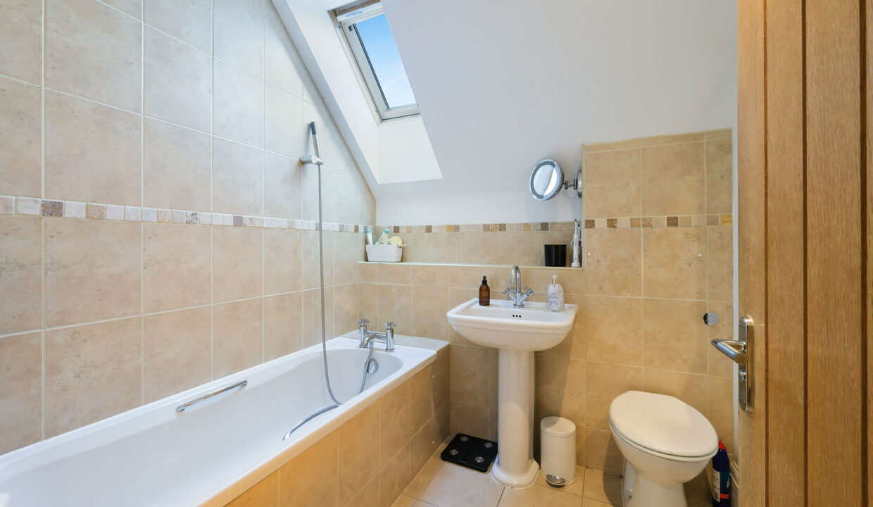 PRIORY-OAK_-FLAT-8-_3__1764322871395