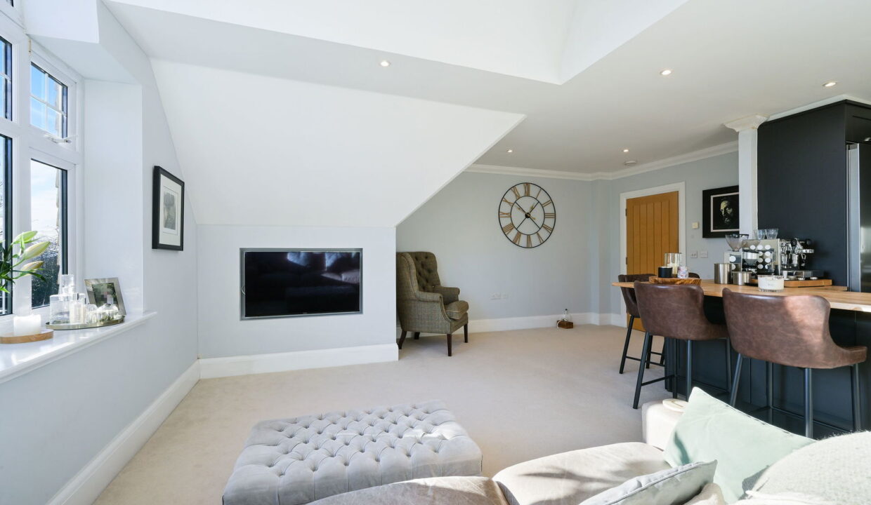 PRIORY-OAK_-FLAT-8-_8__1764322902390