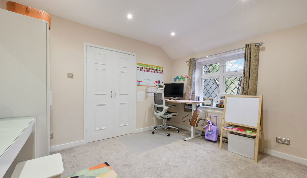 SMALLFIELD-ROAD_-62-10_1767794326097