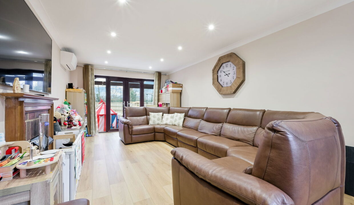 SMALLFIELD-ROAD_-62-12_1767794326098