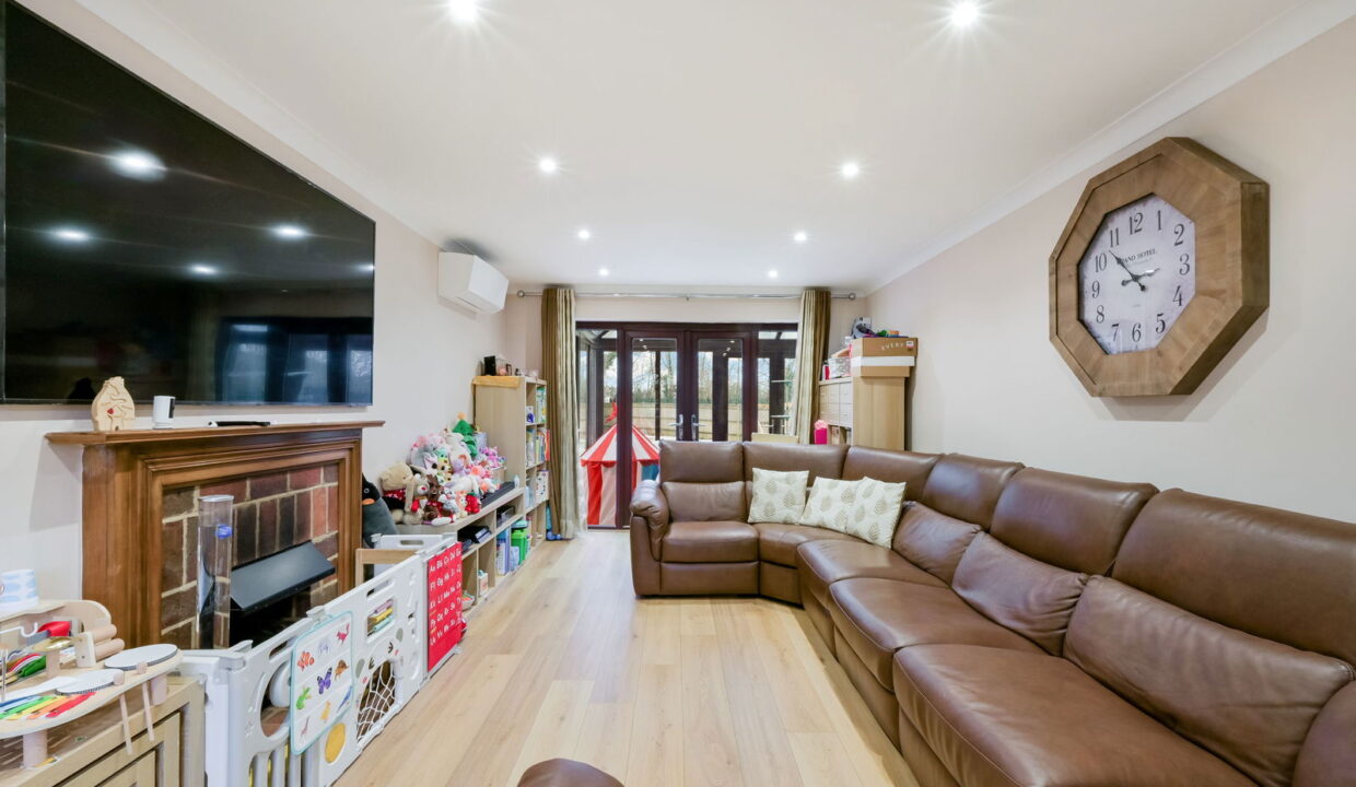 SMALLFIELD-ROAD_-62-14_1767794326099