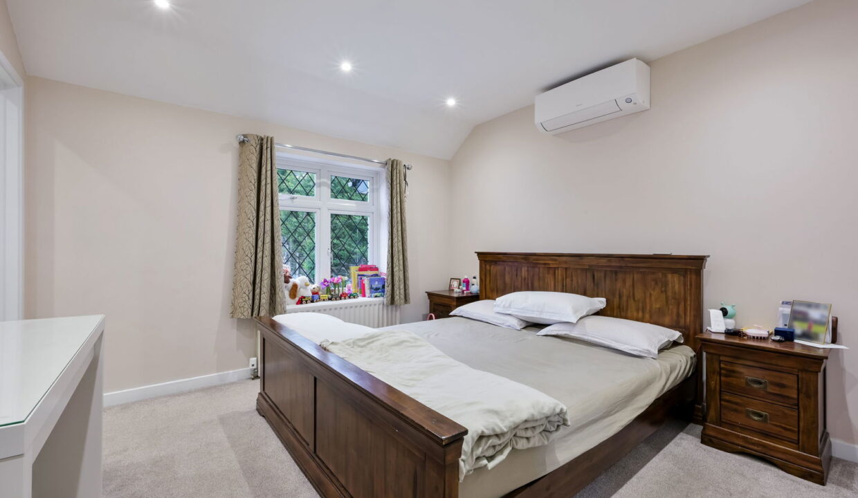 SMALLFIELD-ROAD_-62-1_1767794326091