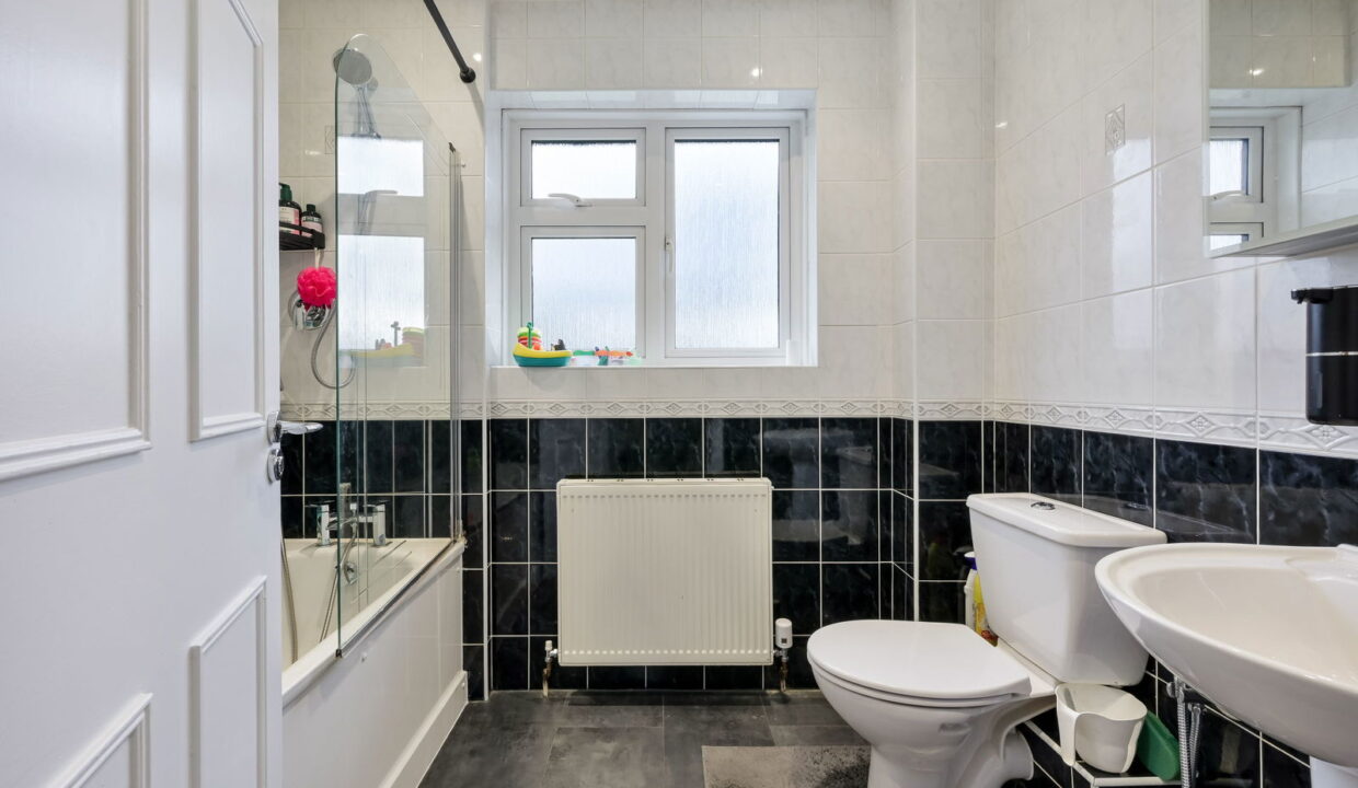 SMALLFIELD-ROAD_-62-6_1767863846510