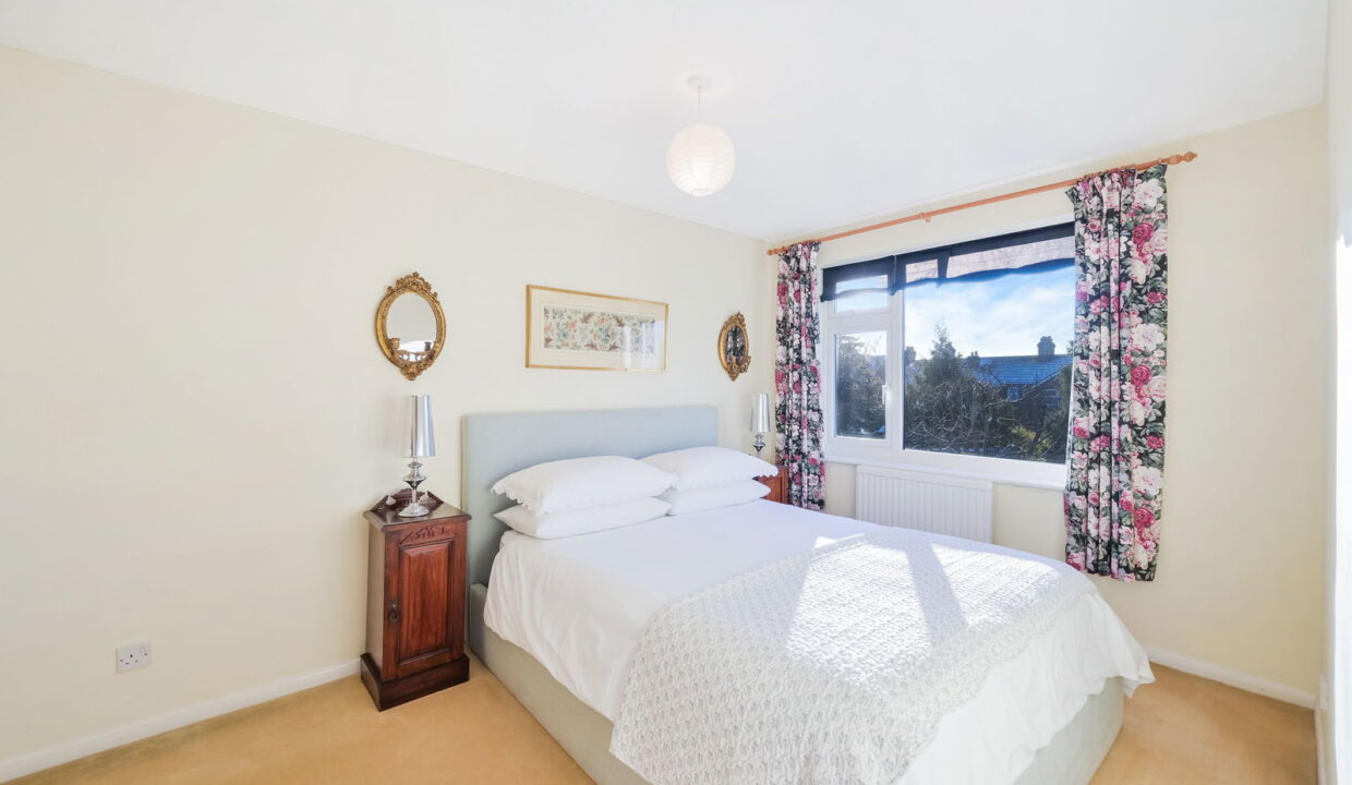 THE-HAWTHORNS_-12-_8__1767709919957