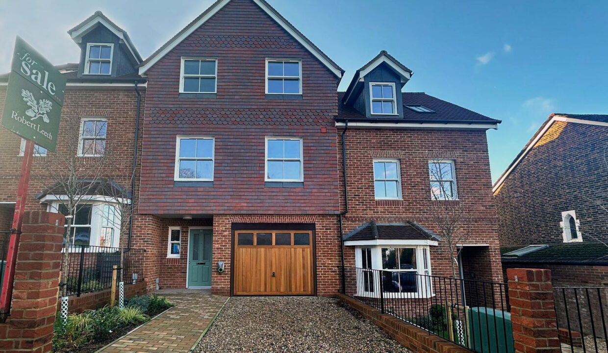 TemporaryFront-Shot_1767349533449