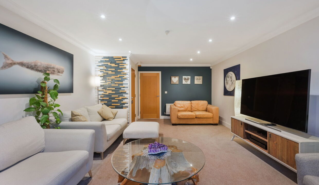 BLUEHOUSE-LANE_-41B-_13__1769688834428