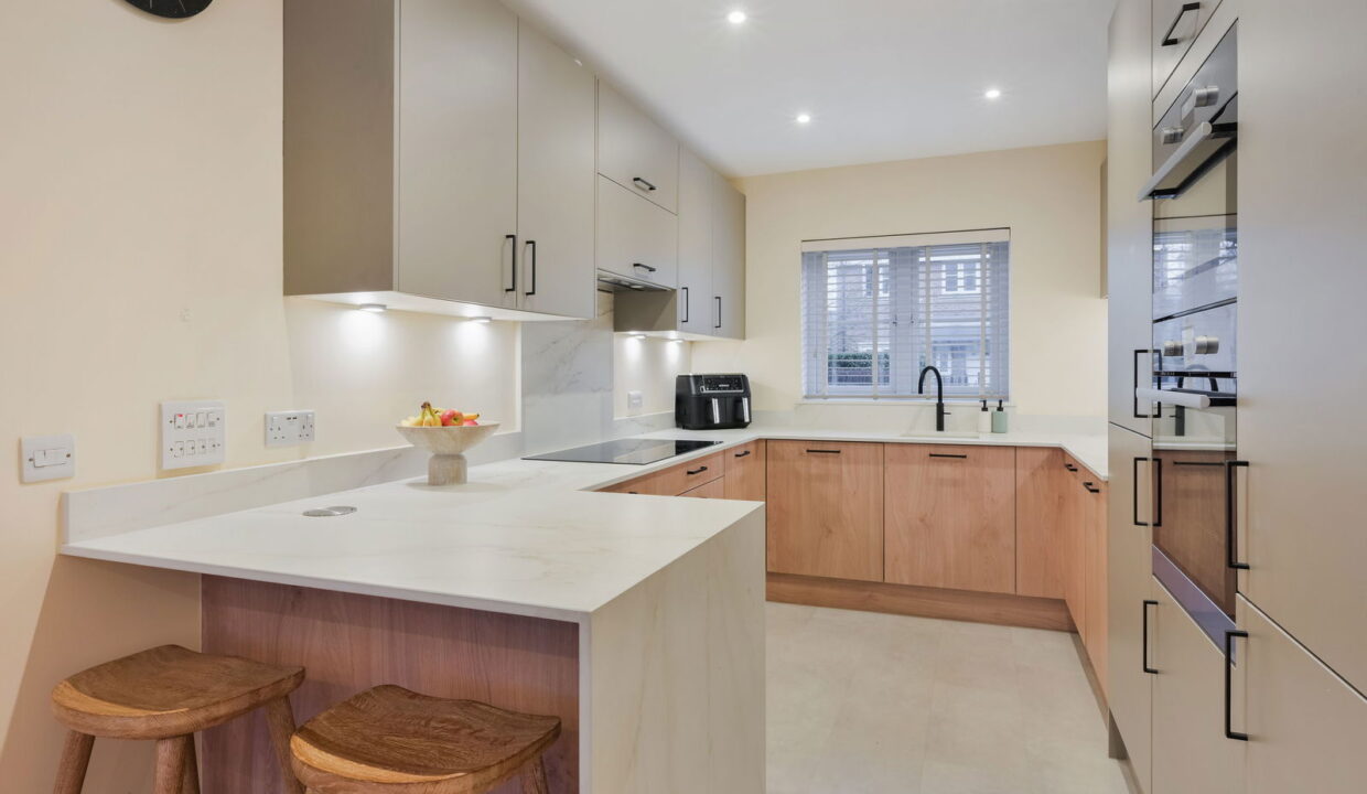 CABERFEIGH-CLOSE_-46-_14__1769606233599