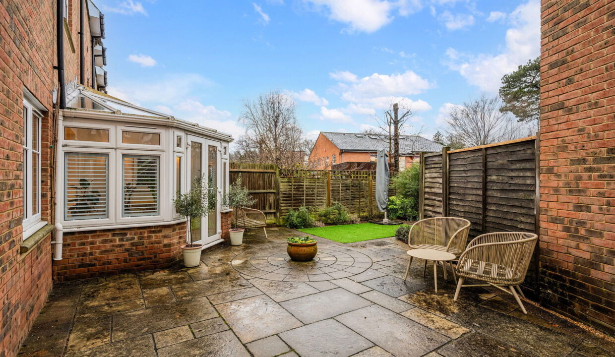 CABERFEIGH-CLOSE_-46-_4__1769606210577