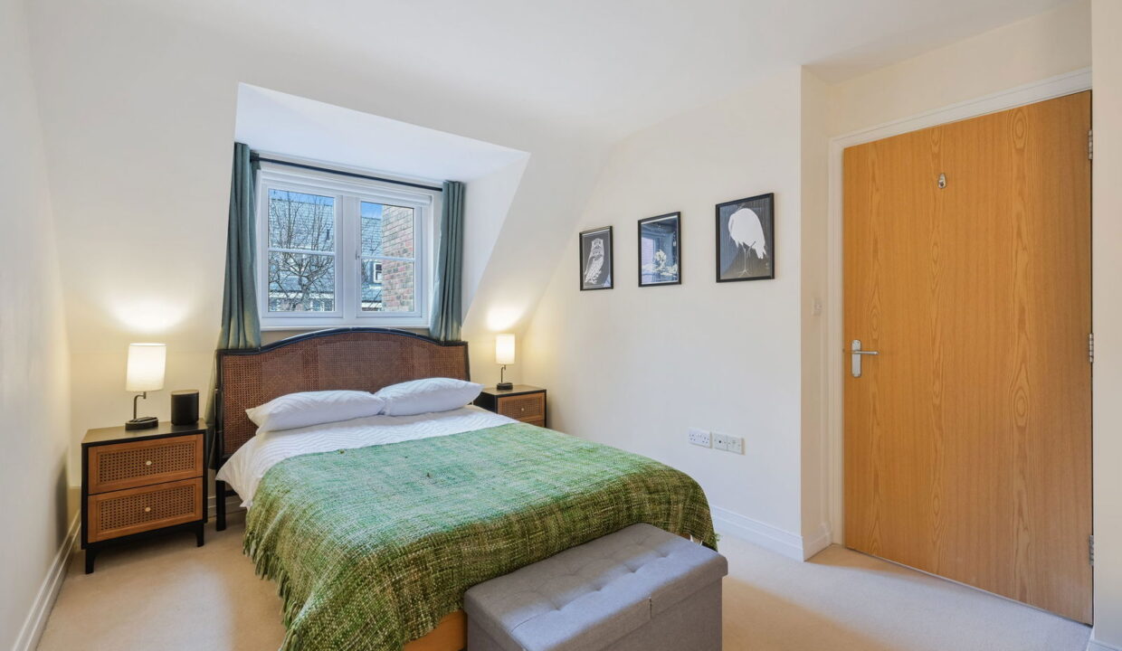 CABERFEIGH-CLOSE_-46-_9__1769606226472