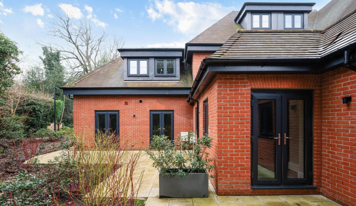 GREEN-HEDGES_-APARTMENT-11-_26__1770224515335