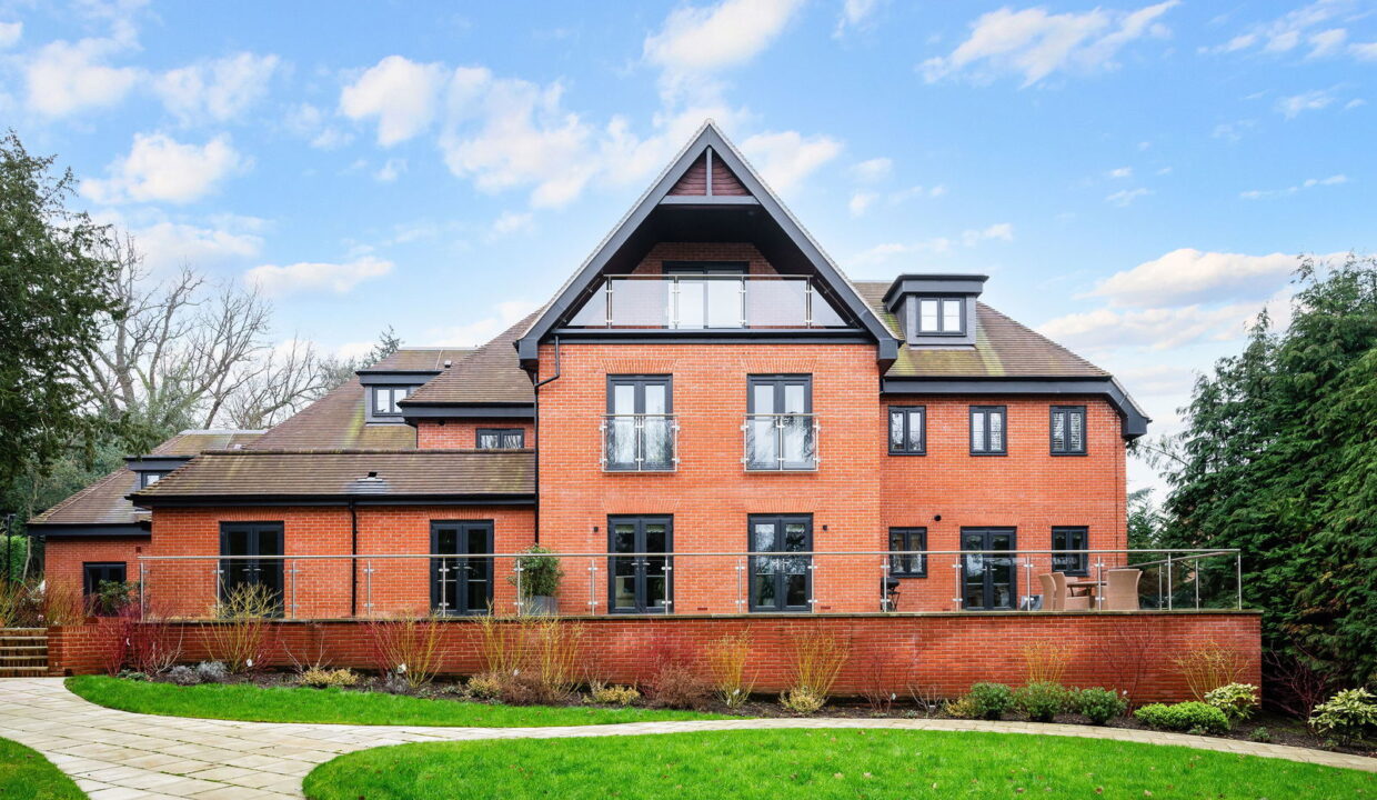 GREEN-HEDGES_-APARTMENT-11-_27__1770224515336