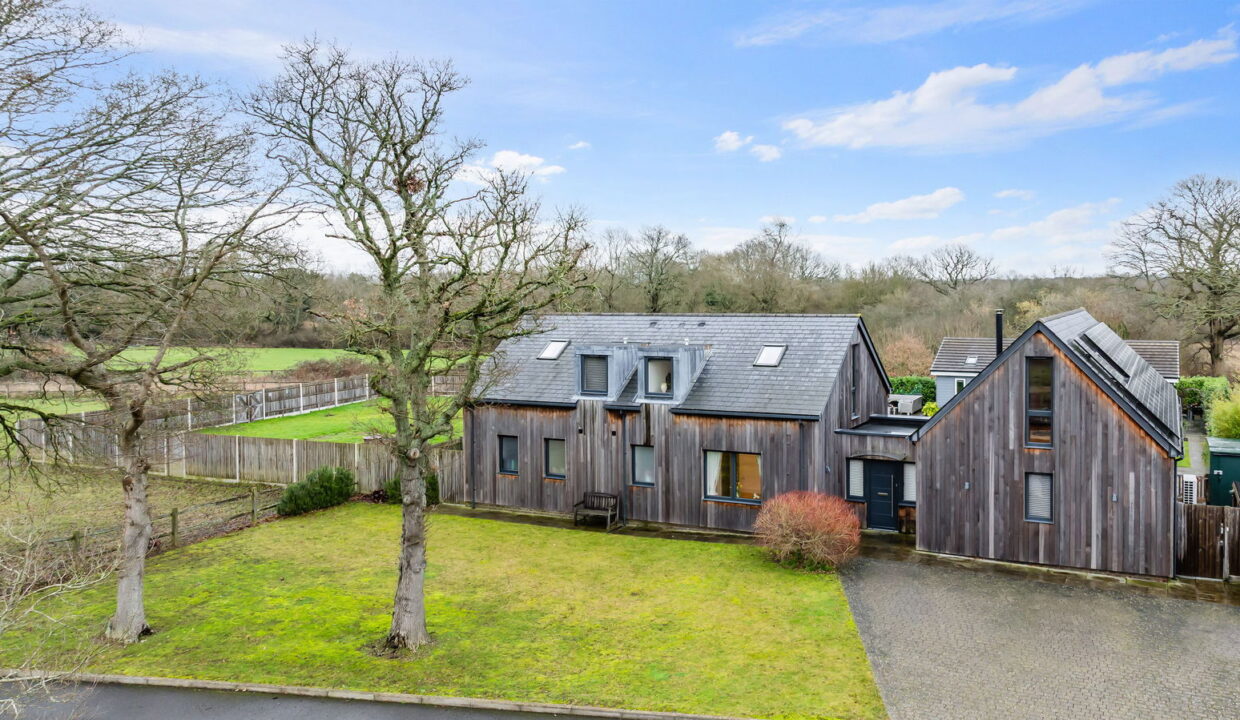 MAPLEWOOD-DRIVE_-1-DRONE-_2__1770310487369