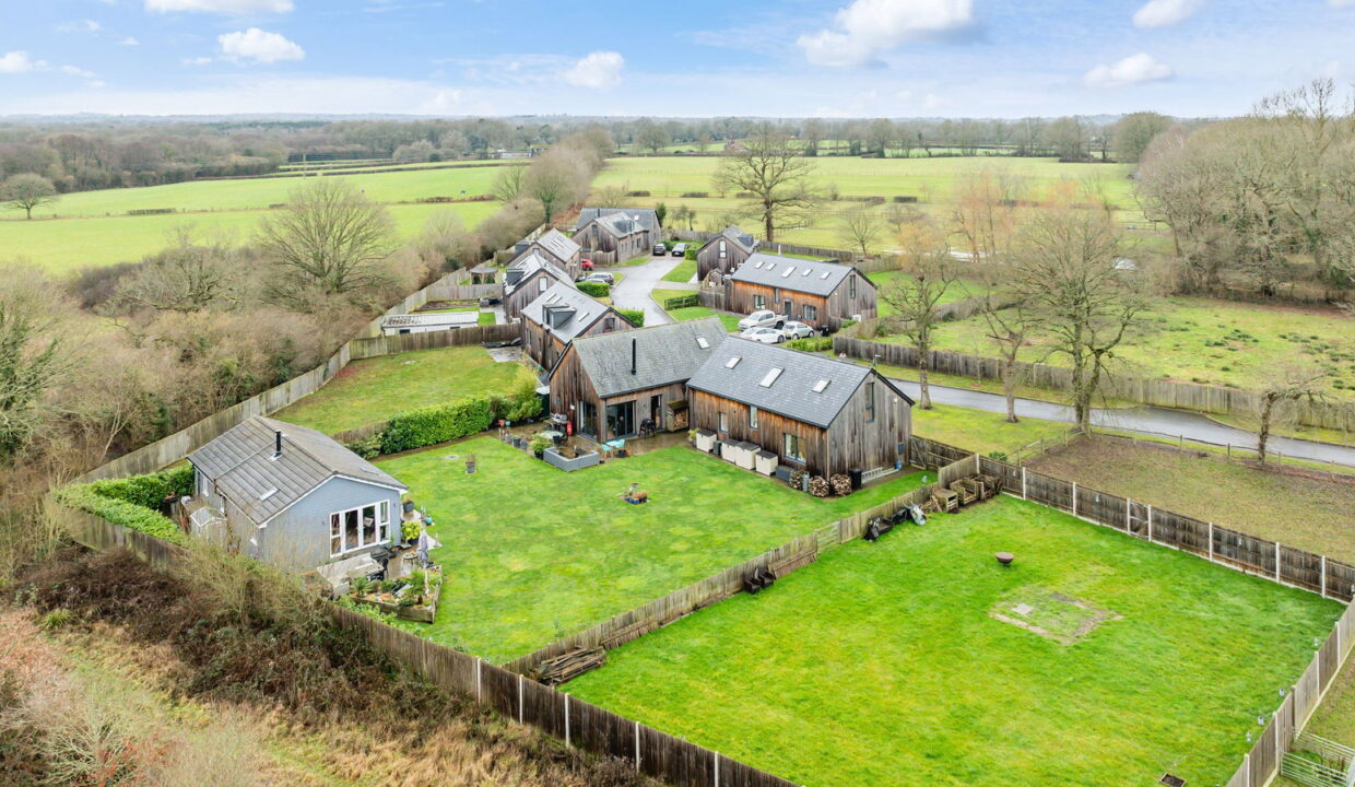 MAPLEWOOD-DRIVE_-1-DRONE-_6__1770310487372