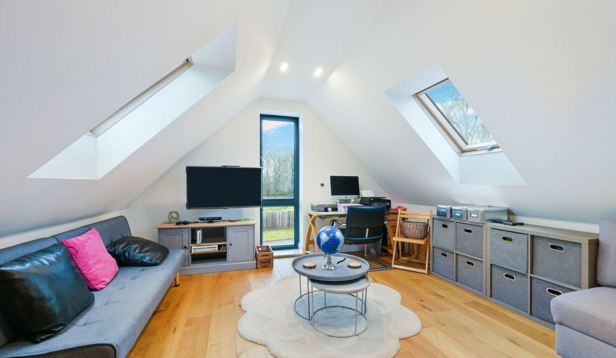 MAPLEWOOD-DRIVE_-1-_18__1770310441087