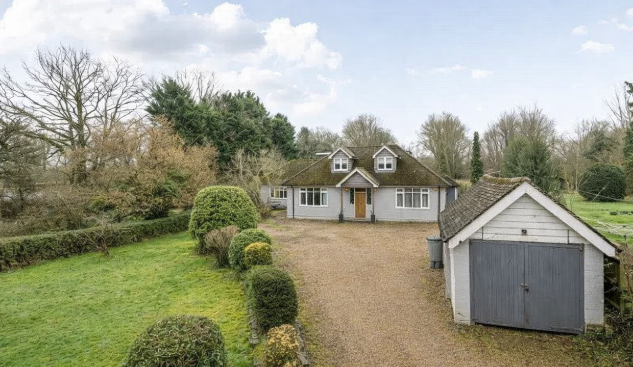 Woodlands_-Hare-Lane-Drive_1772294248706