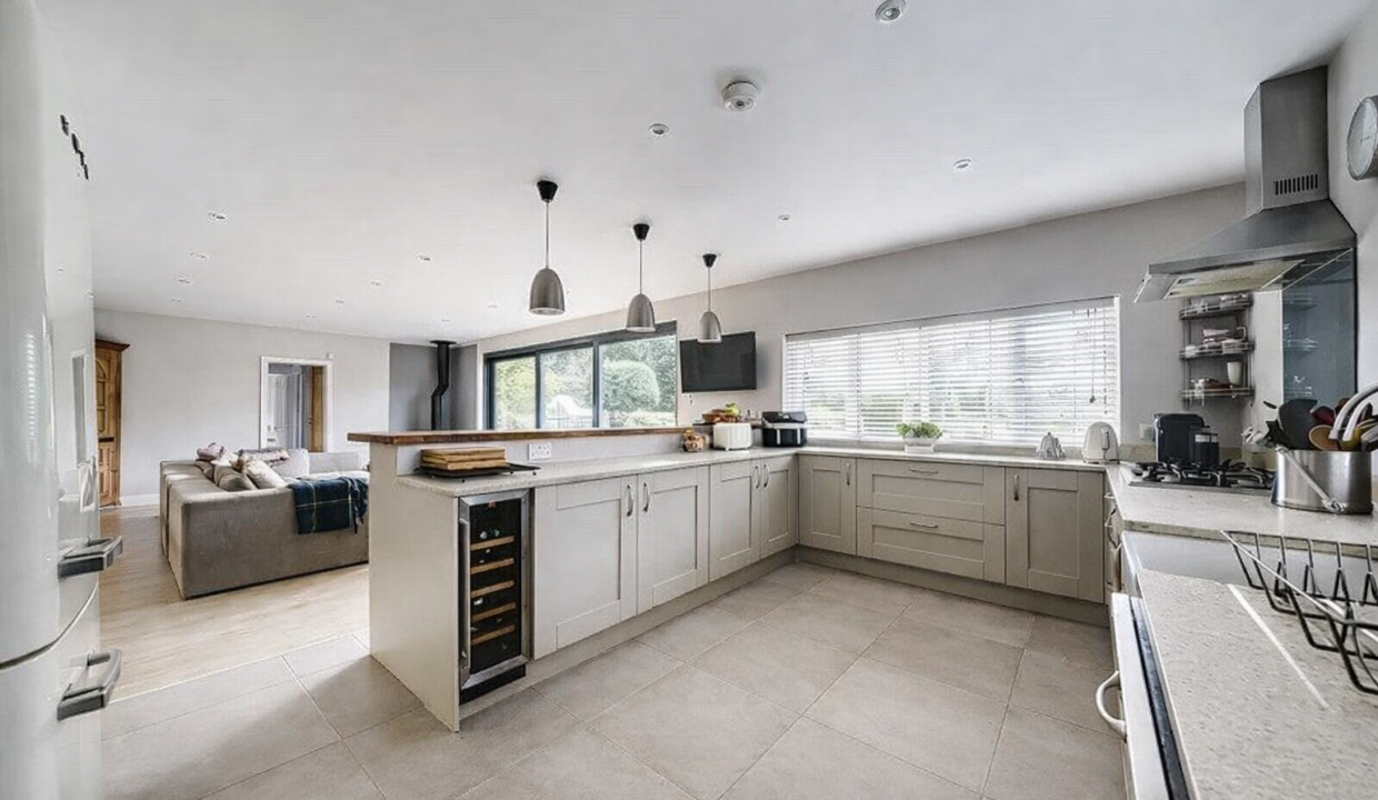 Woodlands_-Hare-Lane-Kitchen2_1772294248705