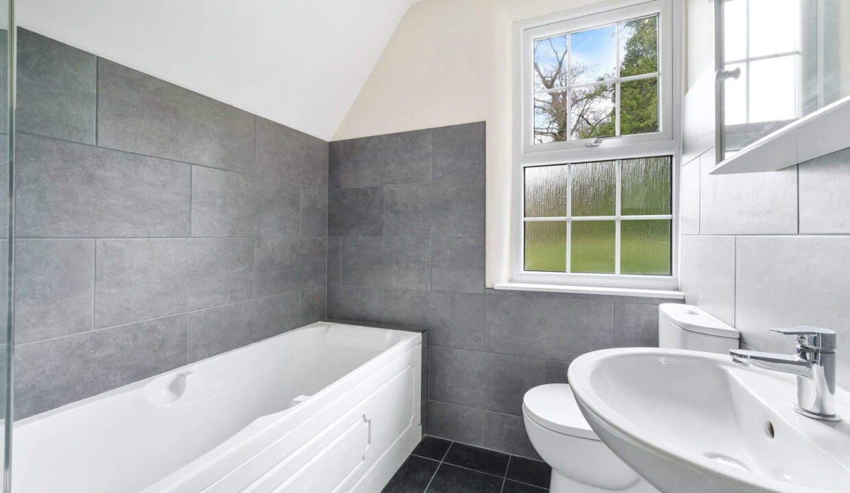 COOPERS-HILL-ROAD_-EAST-LODGE-_17__1775560529246