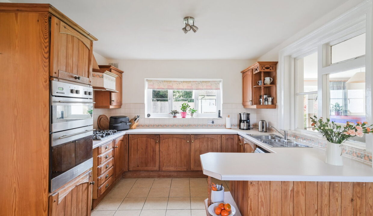 COOPERS-HILL-ROAD_-EAST-LODGE-_23__1775560549668