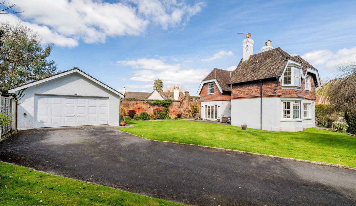 COOPERS-HILL-ROAD_-EAST-LODGE-_3__1775560483309