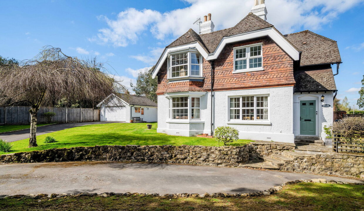 COOPERS-HILL-ROAD_-EAST-LODGE-_4__1775560483310