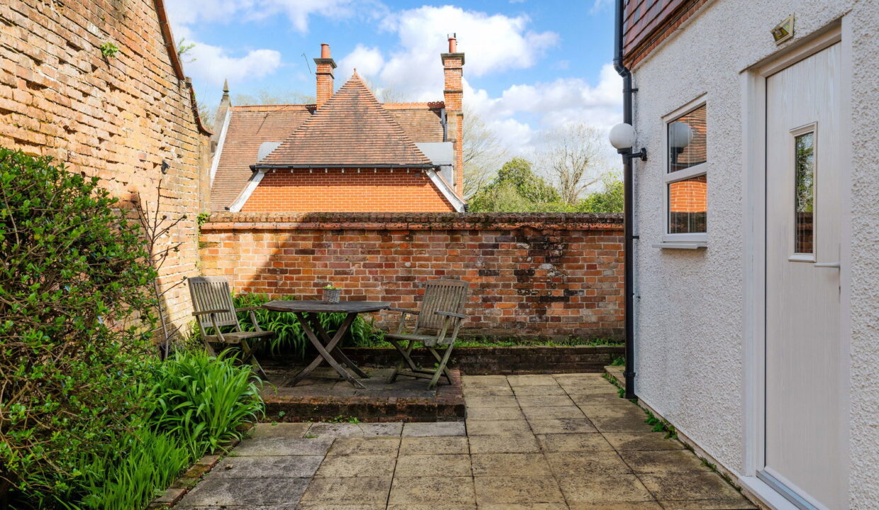 COOPERS-HILL-ROAD_-EAST-LODGE-_6__1775560483311