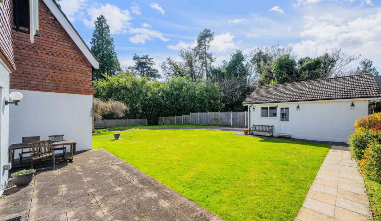 COOPERS-HILL-ROAD_-EAST-LODGE-_7__1775560483312