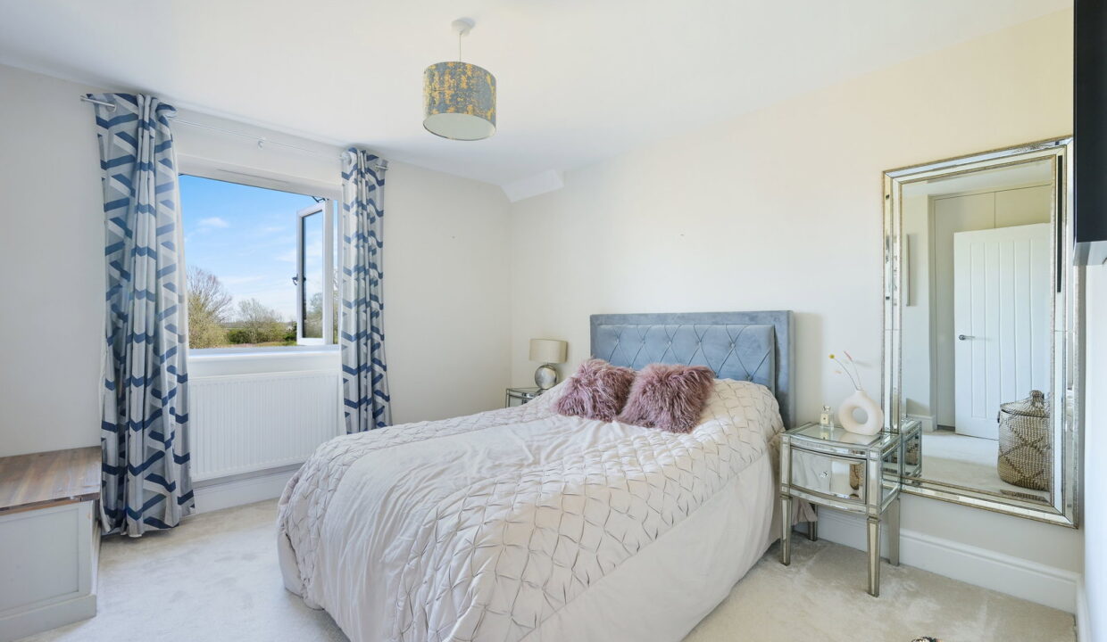 HAYWARD-MEWS_-6-_9__1775753386342