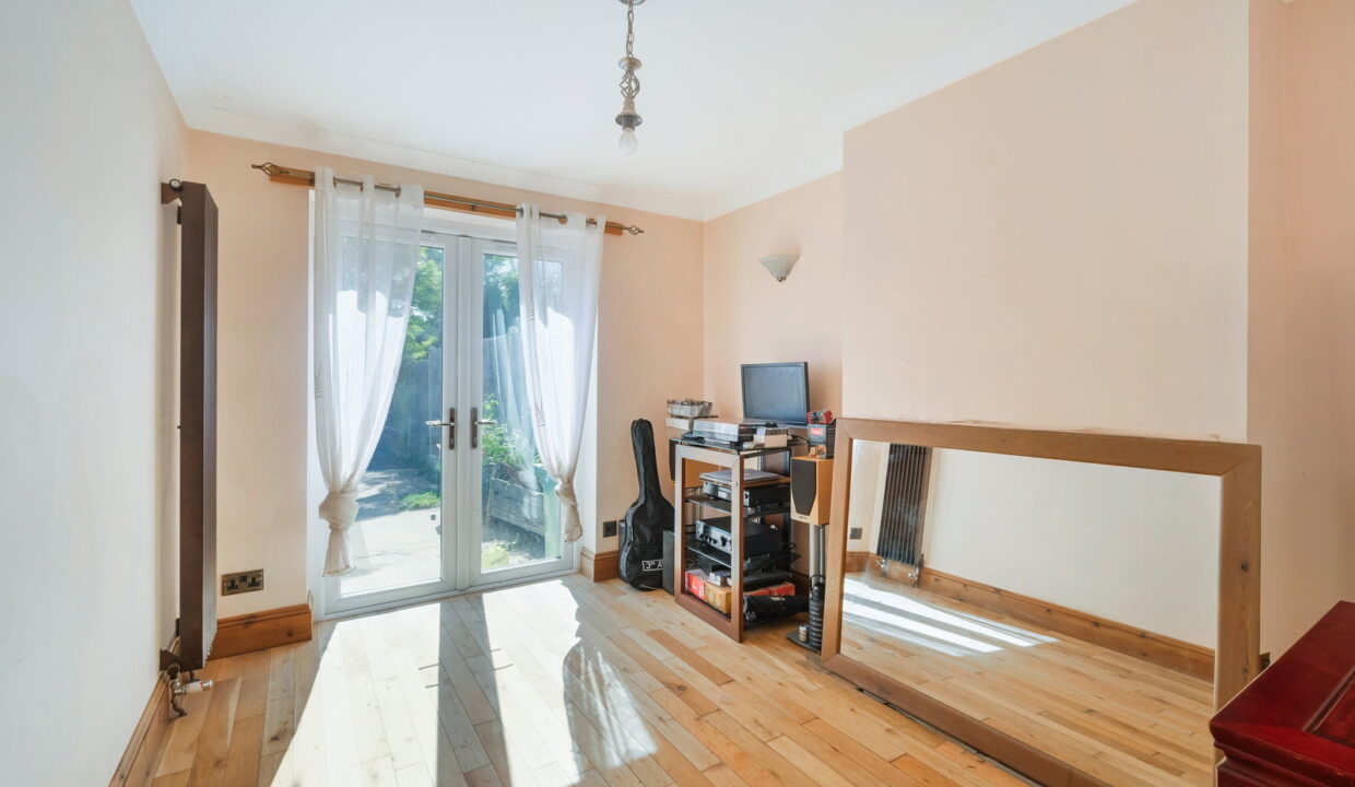 POLLARDS-OAK-CRESCENT_-34-_13__1777029378644