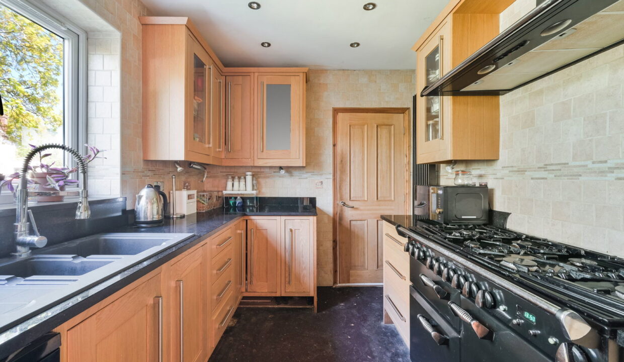 POLLARDS-OAK-CRESCENT_-34-_14__1777029378627