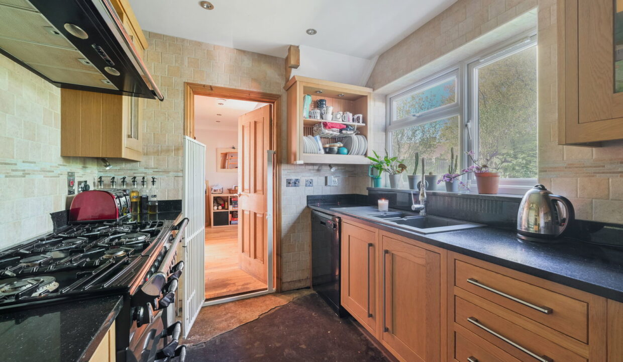 POLLARDS-OAK-CRESCENT_-34-_15__1777029378633