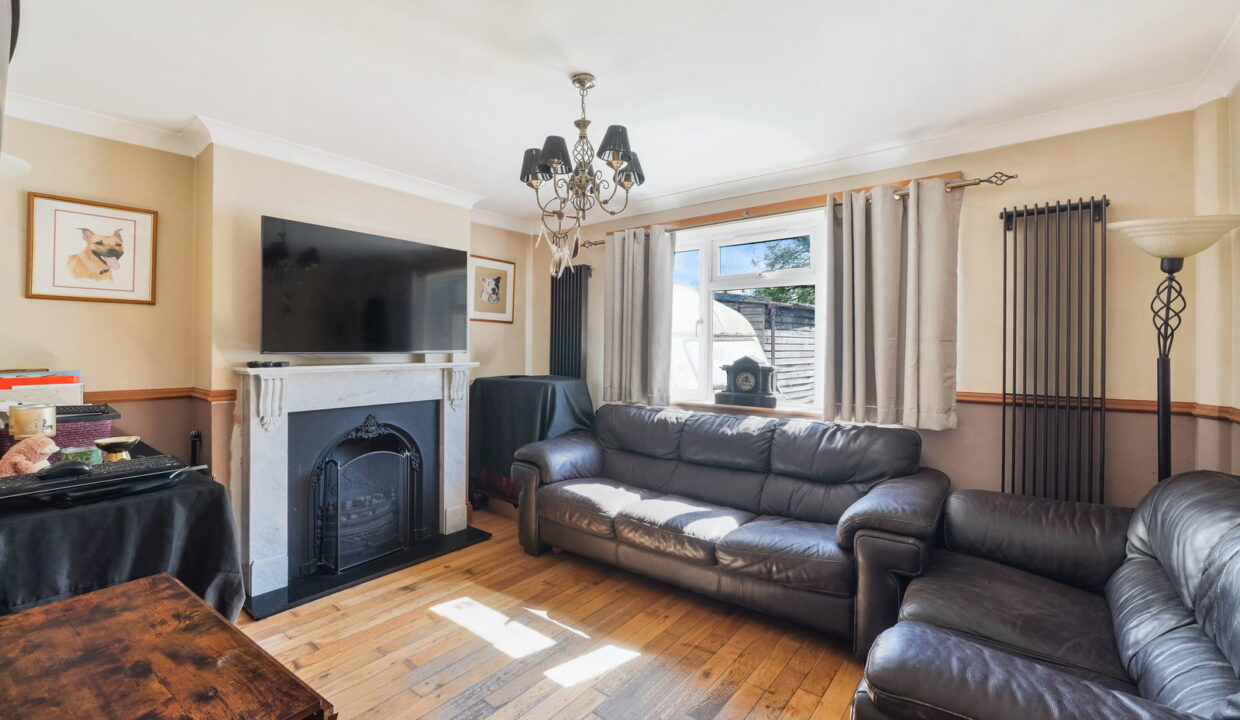 POLLARDS-OAK-CRESCENT_-34-_16__1777029378637