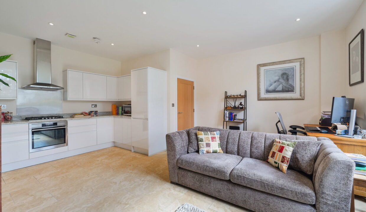 WRAY-COPPICE_-FLAT-4-_8__1775579353873