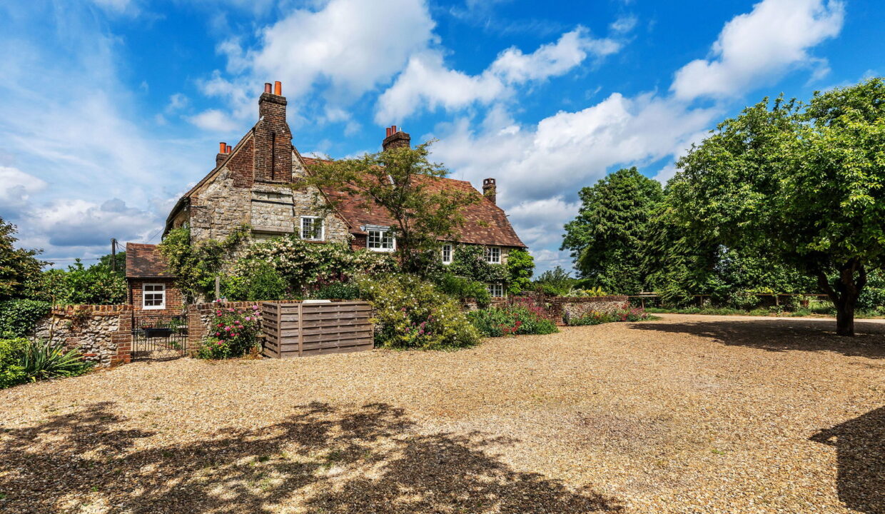 Tollsworth-Manor-10_1773917610362