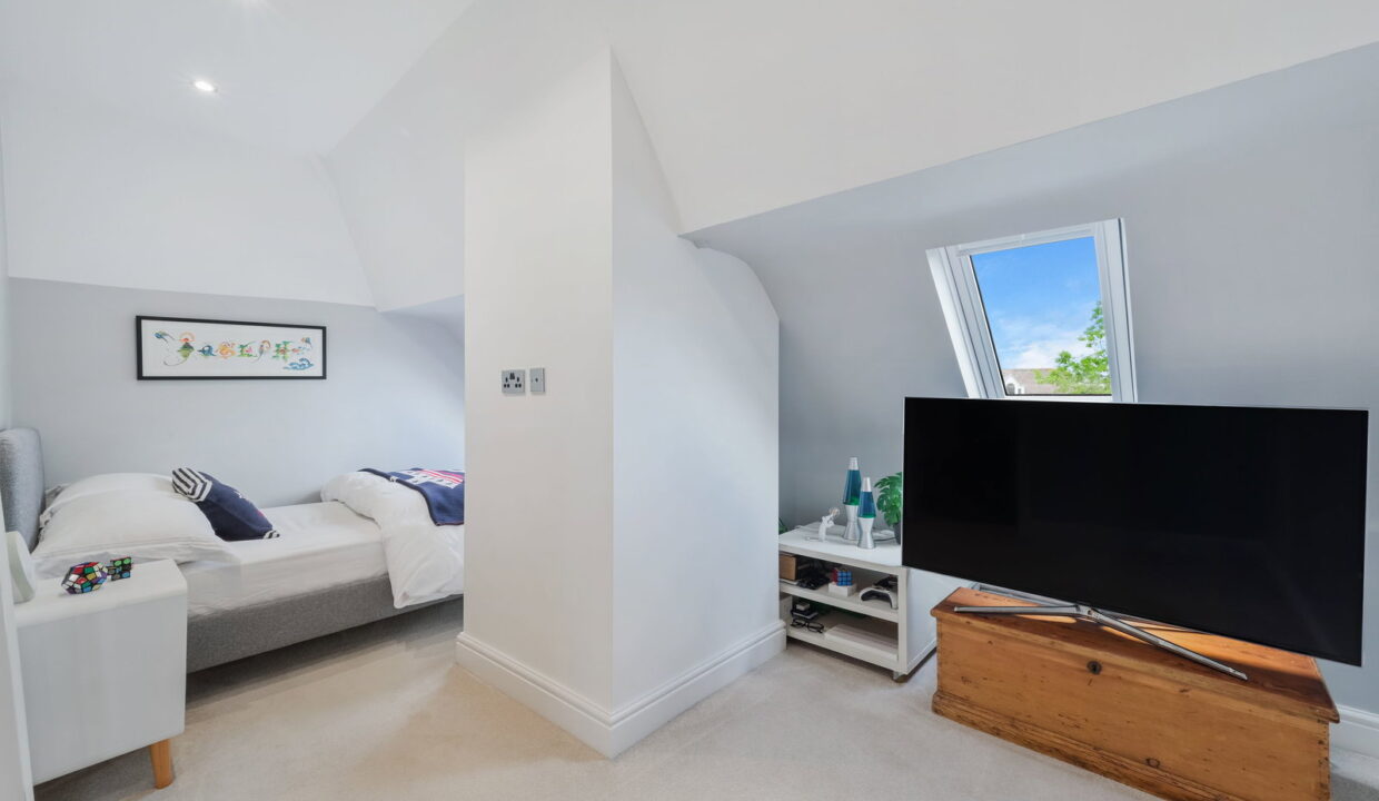 WESTHALL-ROAD_-102A-_14__1778229831289